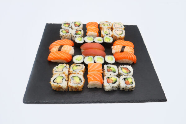 sushis plateau a partager kyojin mini