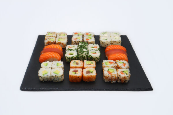 sushis plateau a partager kyojin white